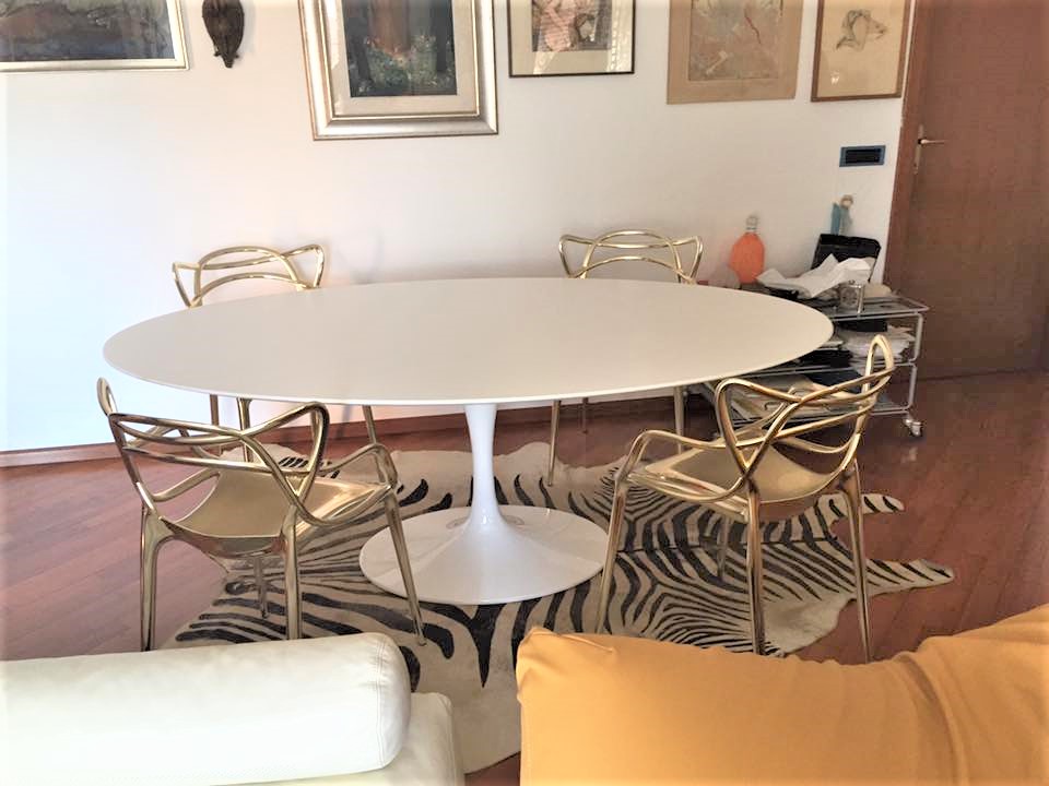 tavolo tulip con sedie masters kartell