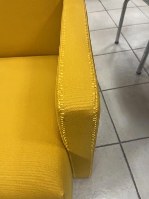 Poltroncina Ultra Tech Gialla-ready to live-