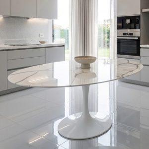 Tavolo Tulip ovale quarzo statuario cm 180 x 105