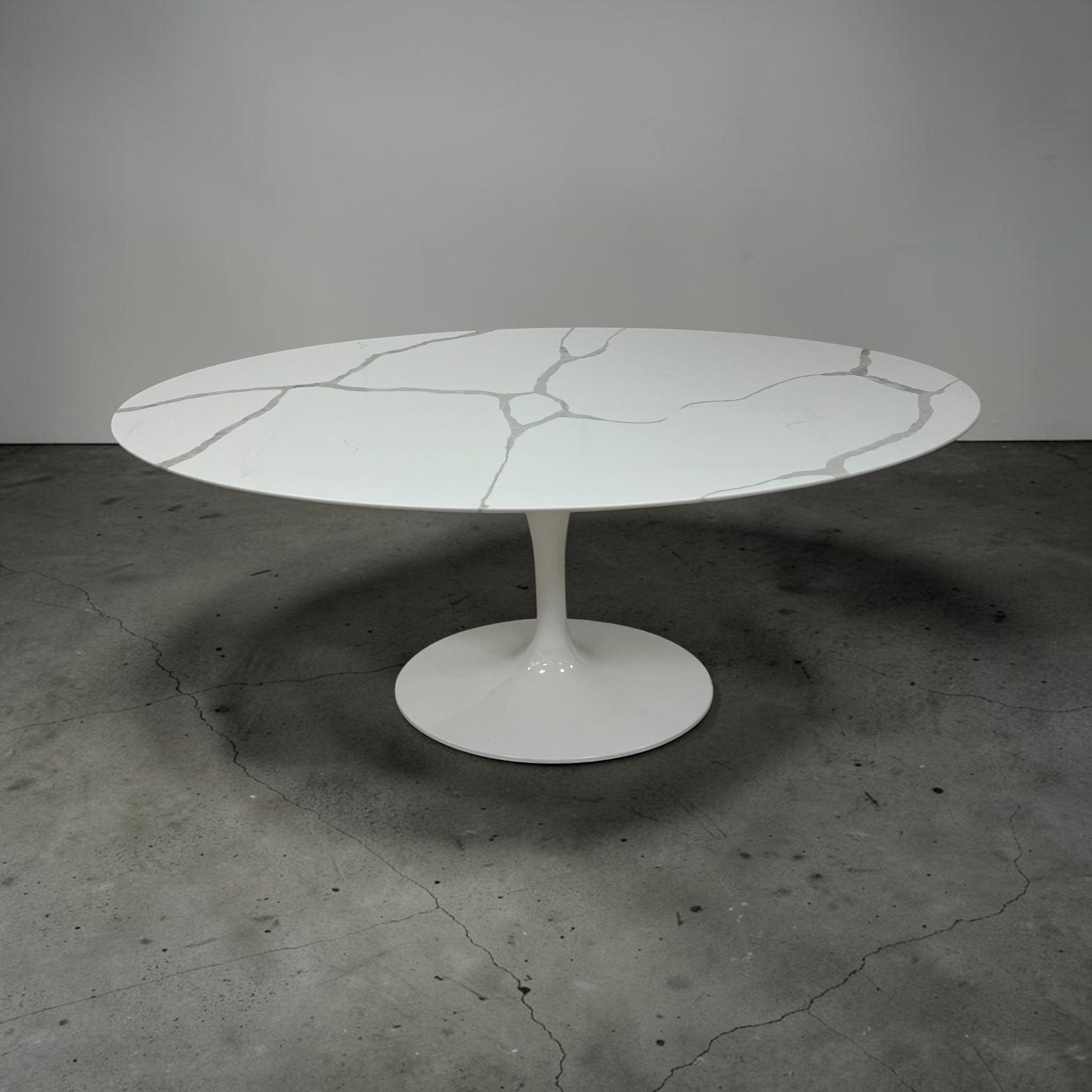 Tavolo Tulip ovale quarzo statuario cm 180 x 105