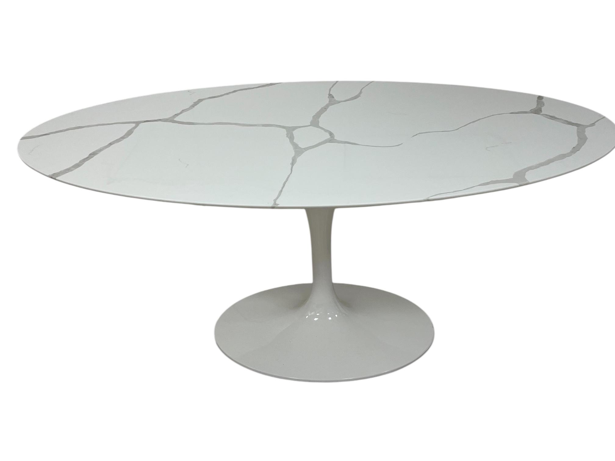 Tavolo Tulip ovale quarzo statuario cm 180 x 105